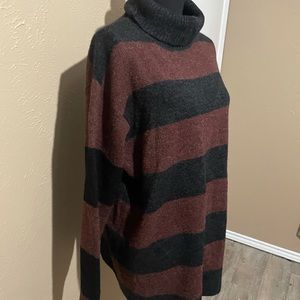 Treasure & Bond Turtle Neck Sweater M